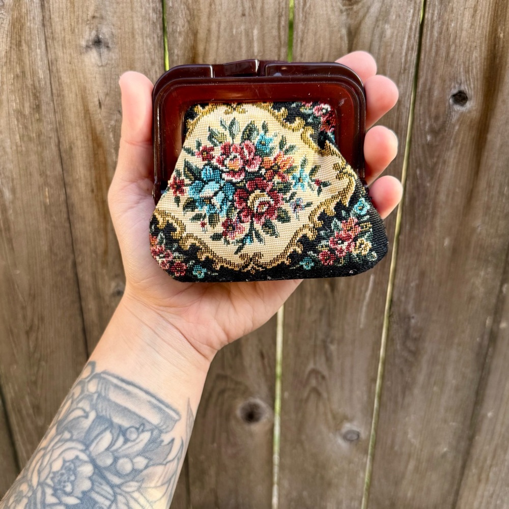 Vintage 1950-60s Floral Tapestry Change Purse Lucite Frame Oil Cloth Lining